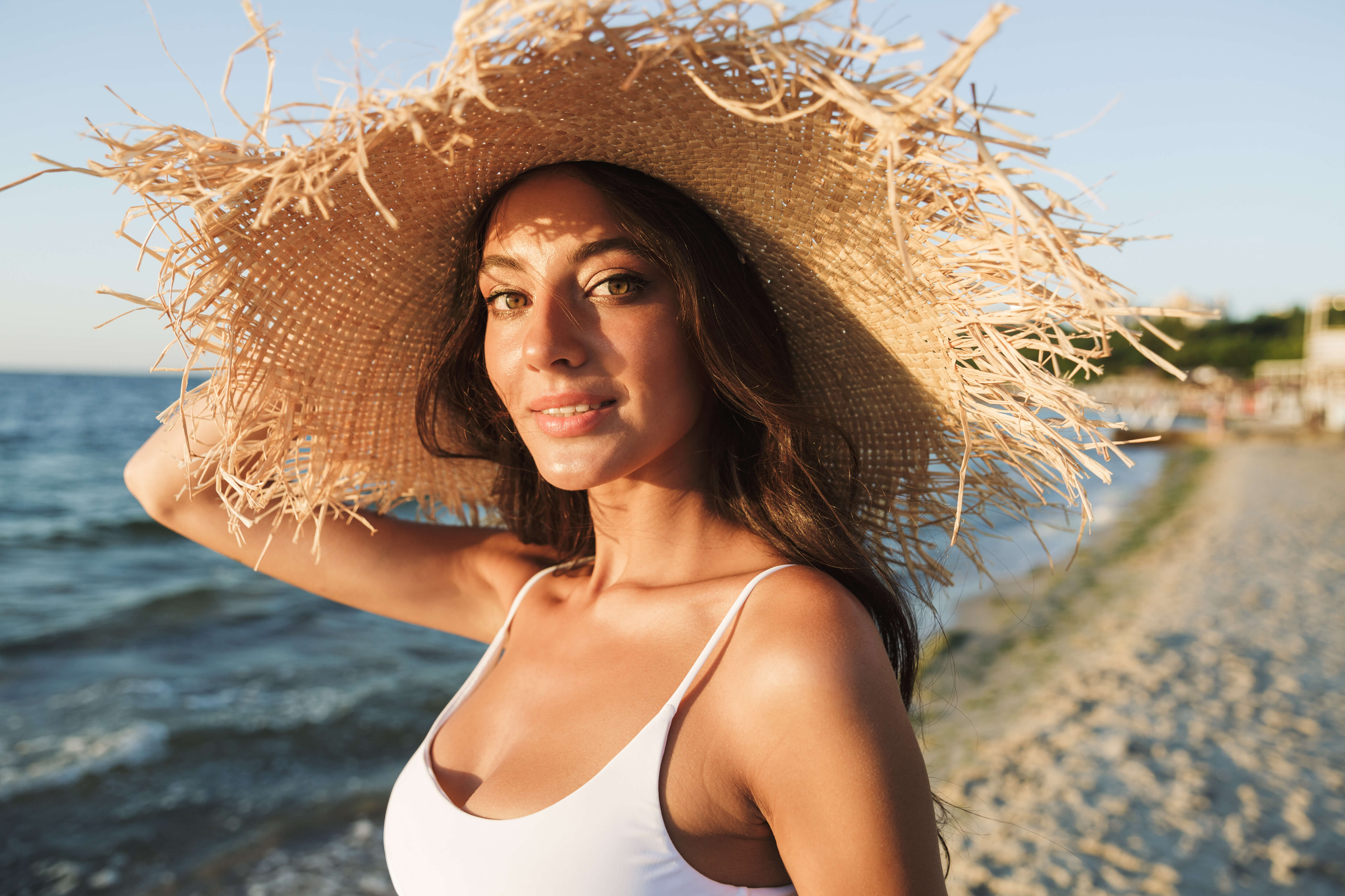 vitamine pentru plajă - femeie pe plajă 