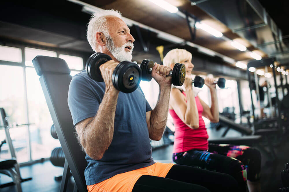 seniori activi - seniori în sala de sport 