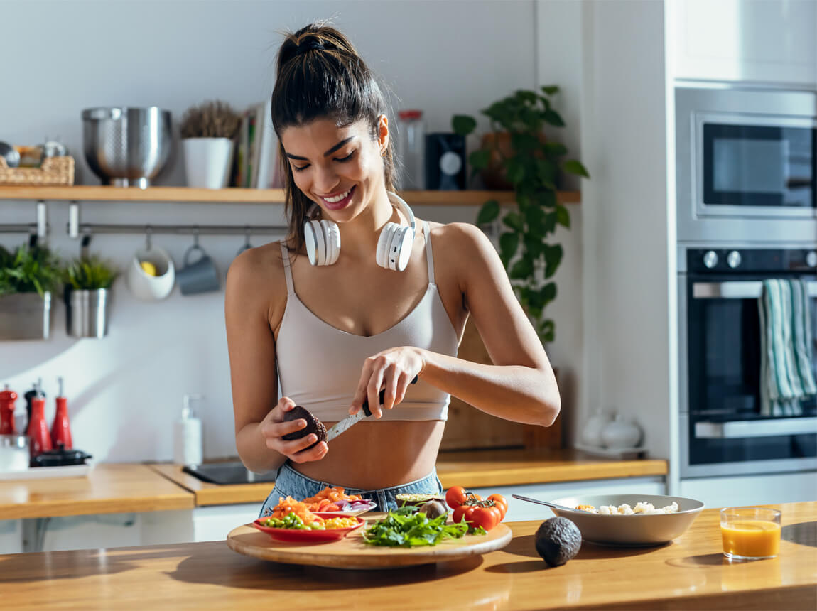 femeia &icirc;n bucătărie - dietă, alimentație sănătoasă 