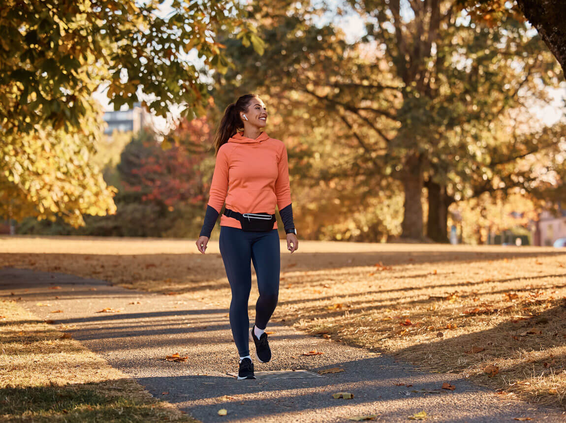 femeie - mers pe jos 