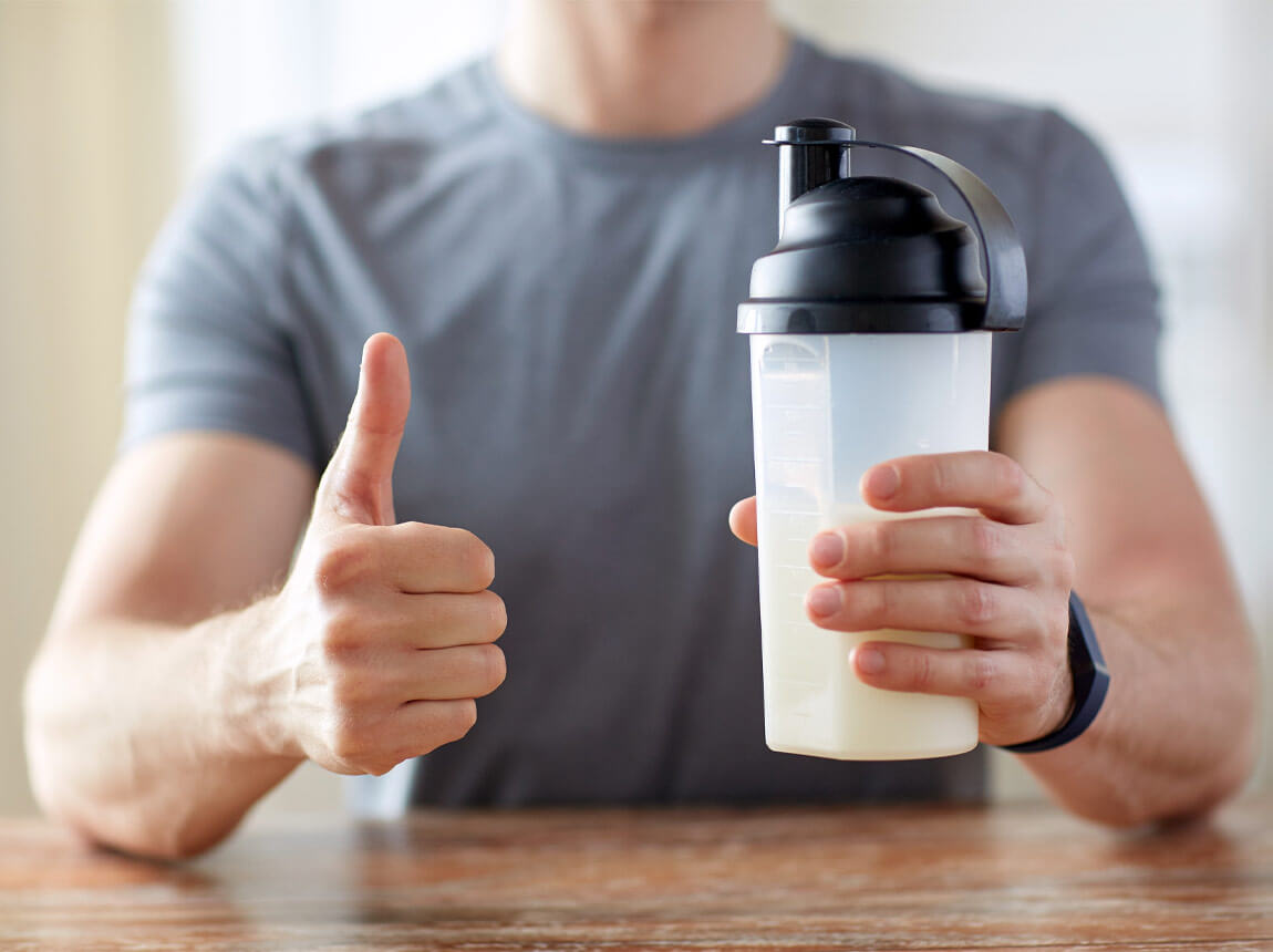 om cu un shake de proteine 