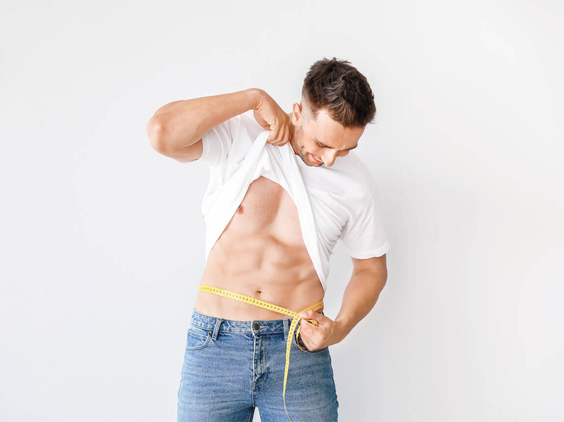 pierderea în greutate - omul cu banda de măsurare 