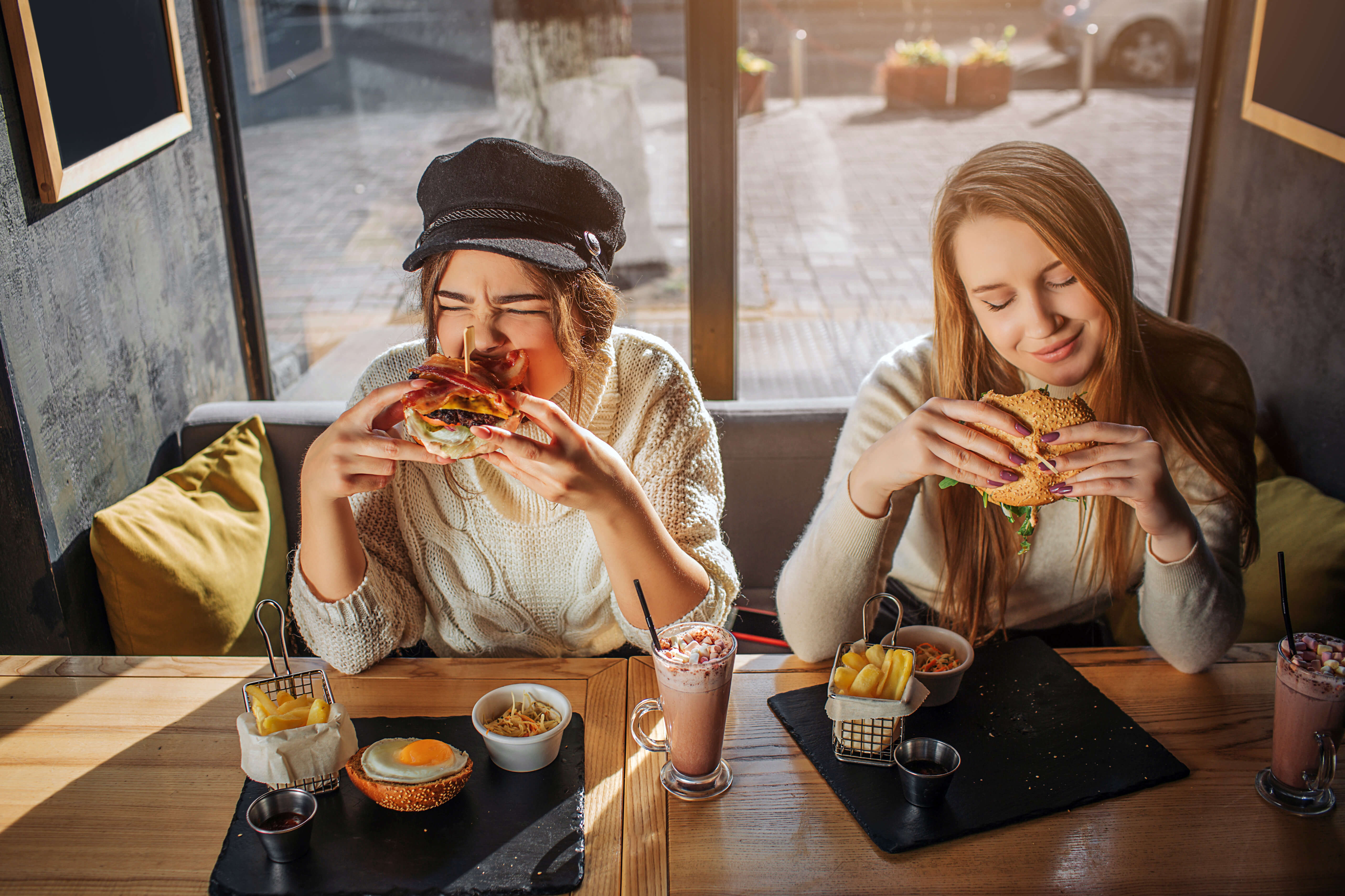 femei cu hamburger - apetit crescut în timpul iernii 