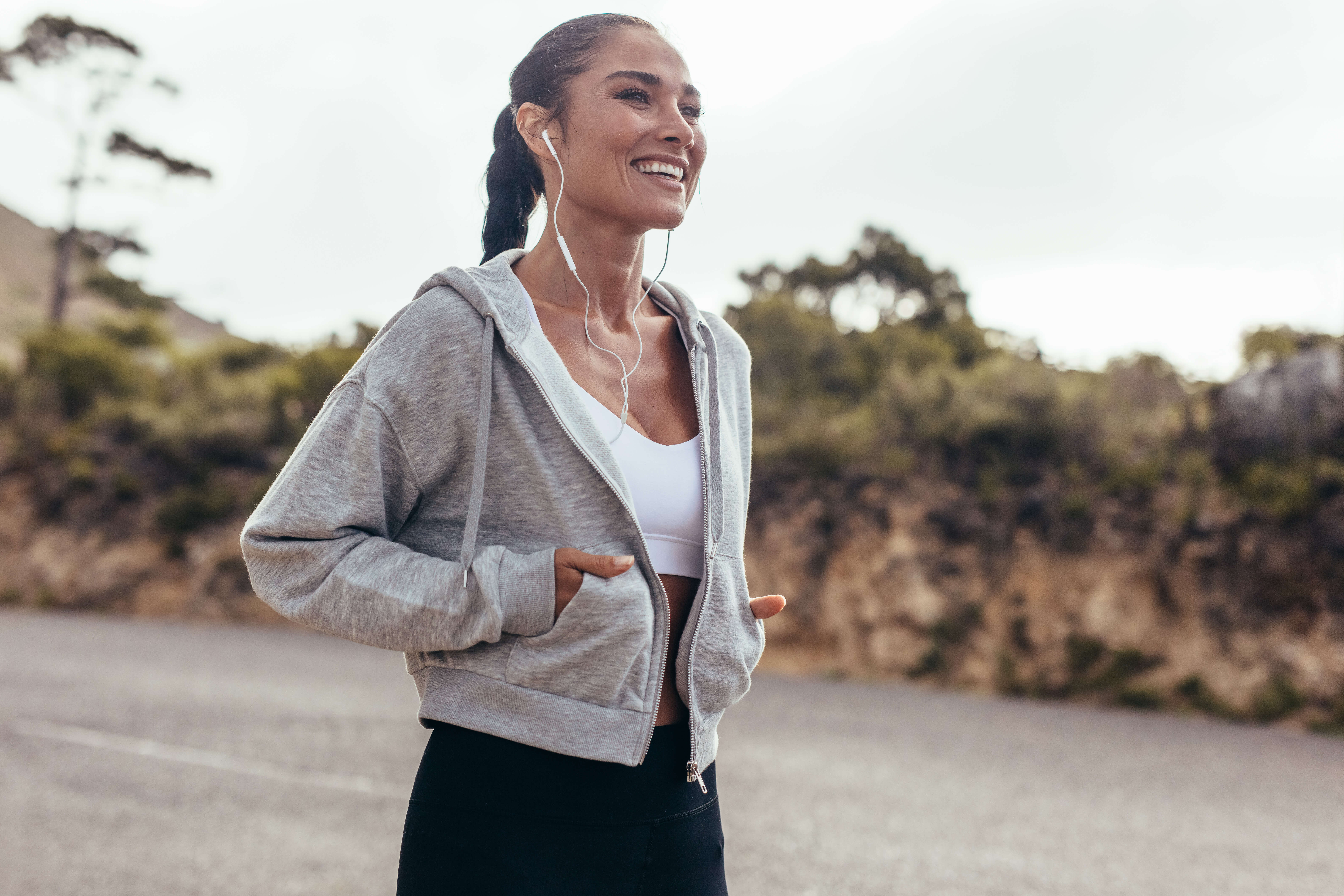 femeie pe o plimbare 