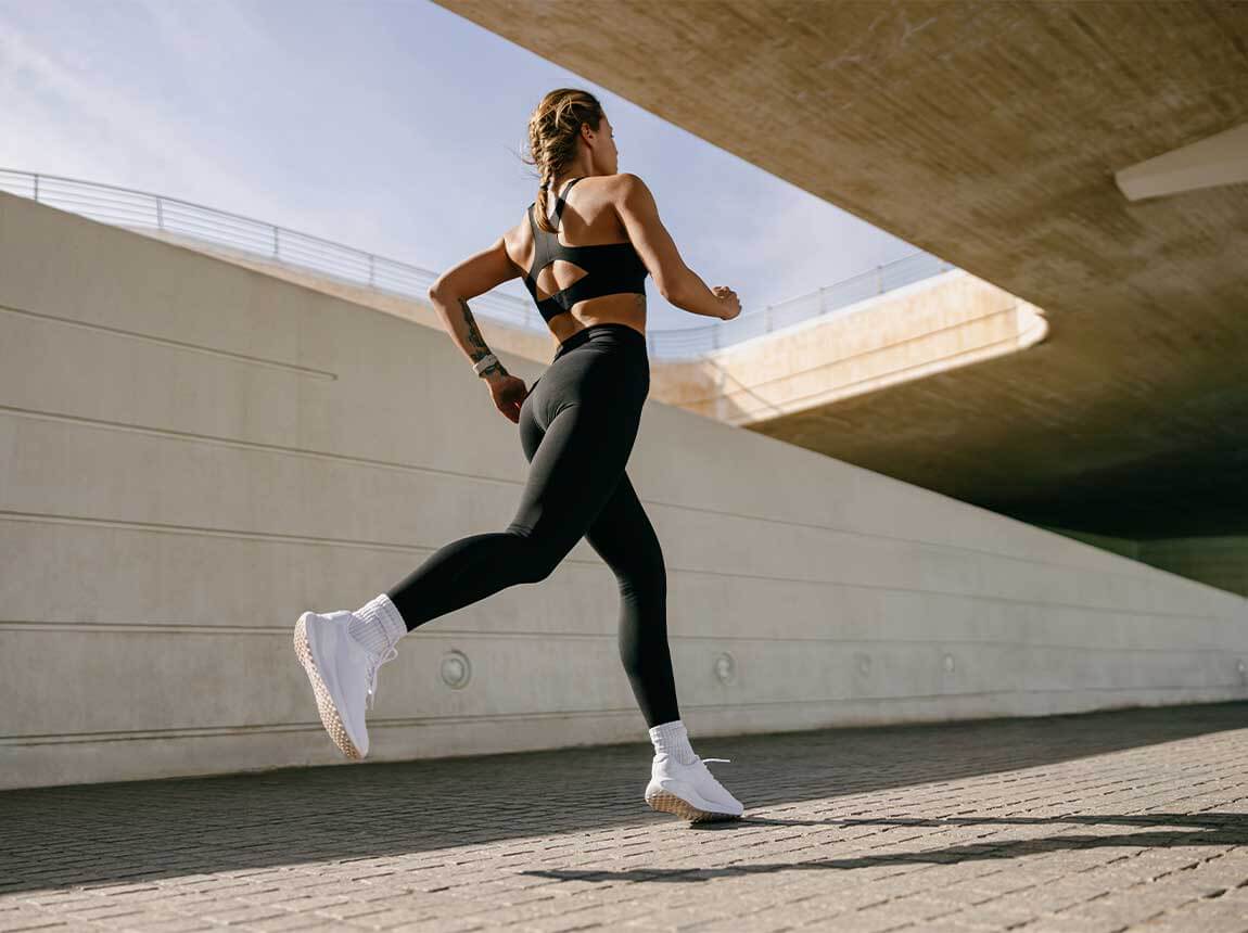 femeie &ndash; alergare, activitate fizică, magneziu