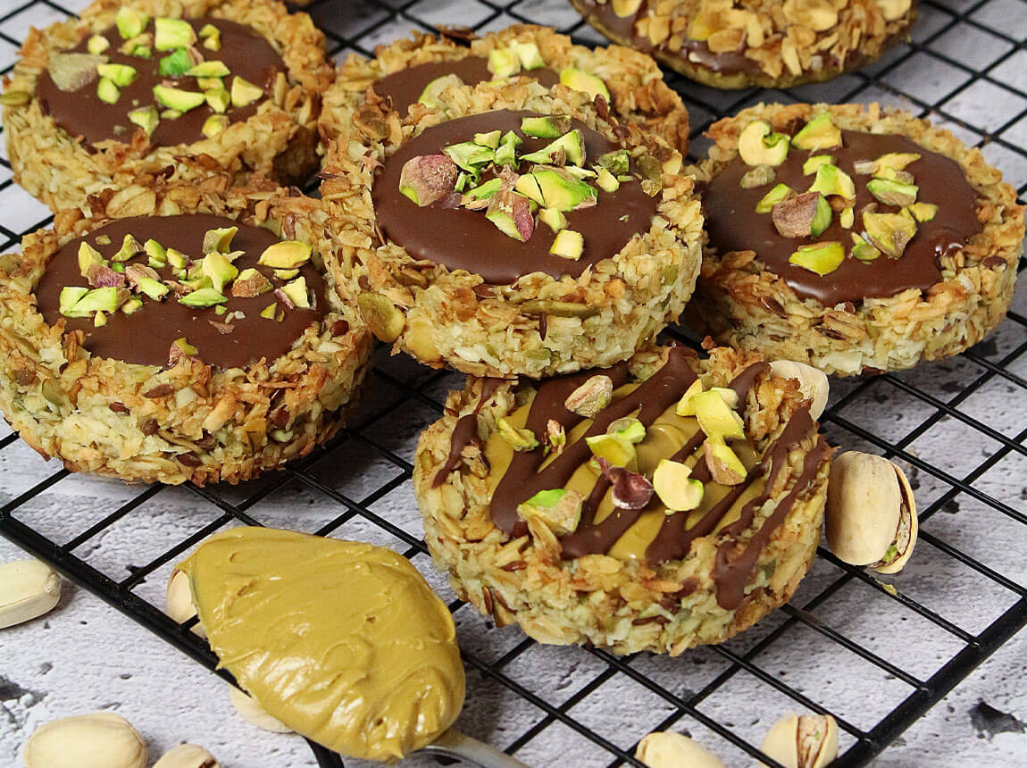 biscuiți cu fulgi de ovăz și cremă de fistic  