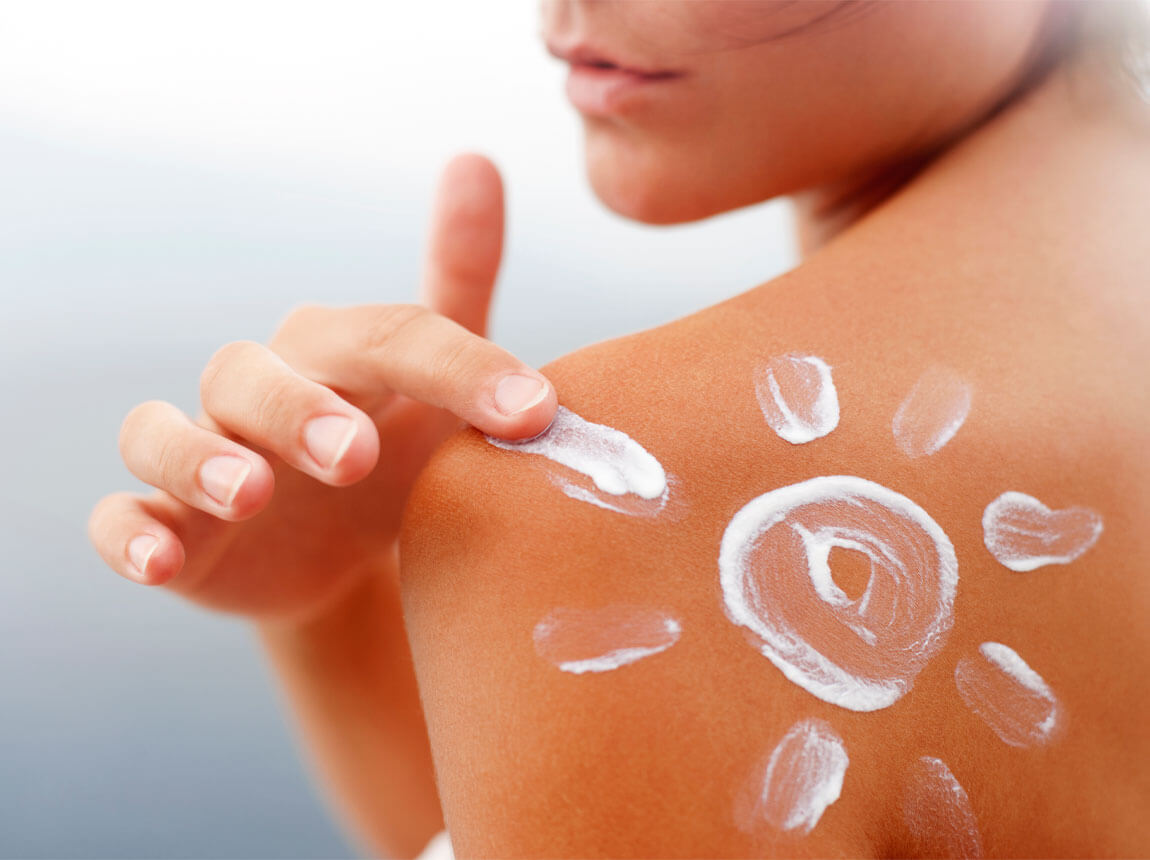 femeie - bronzare, cremă cu factor de protecție solară