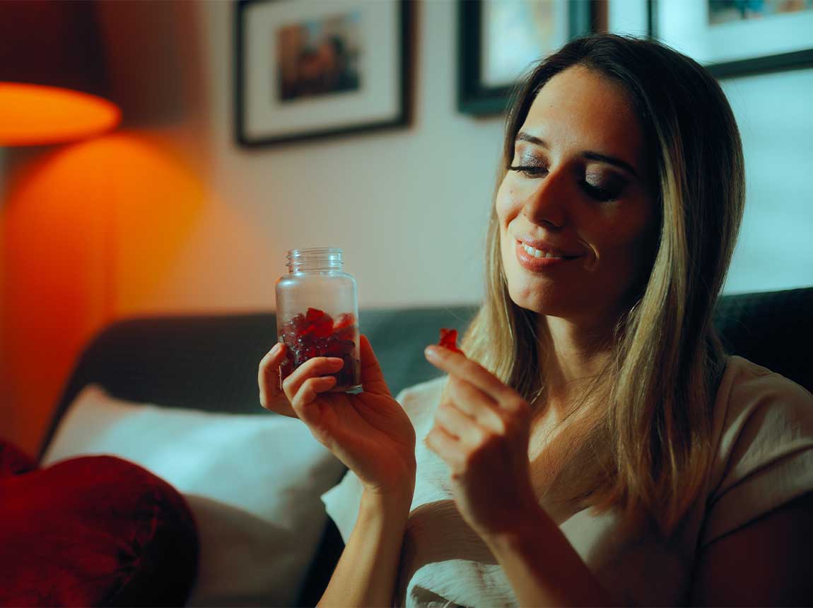 femeie &ndash; vitamine sub formă de jeleuri 
