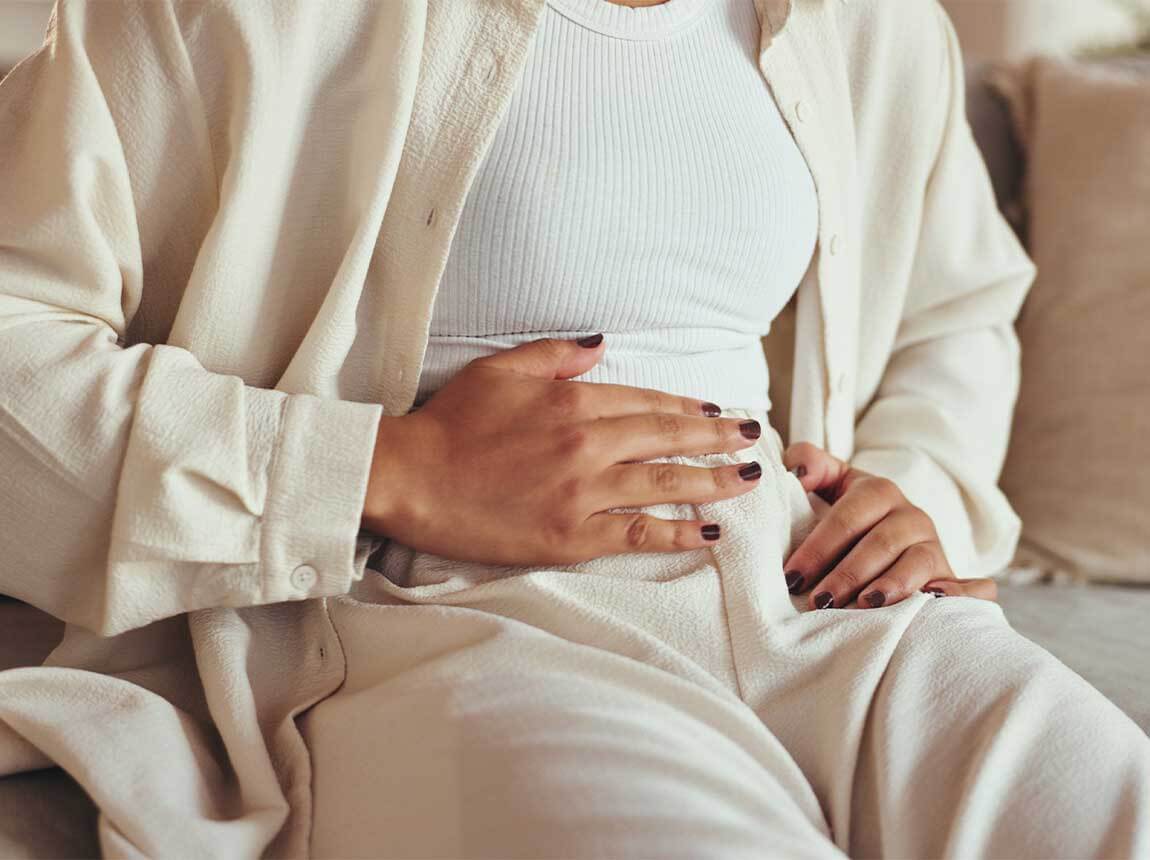 femeie &ndash; dureri abdominale și senzație de greață