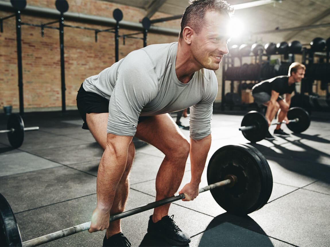 antrenament de forță - bărbat după 40 de ani