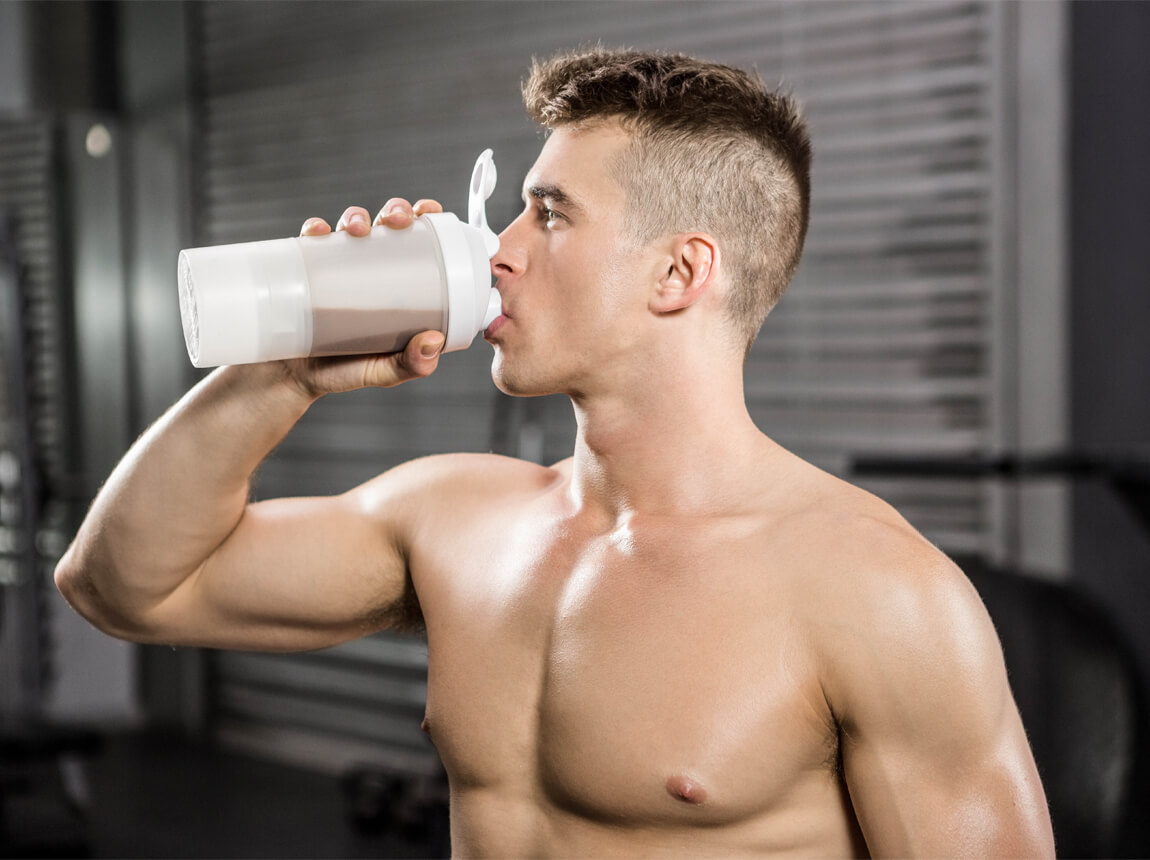 bărbat - shake de proteinę 