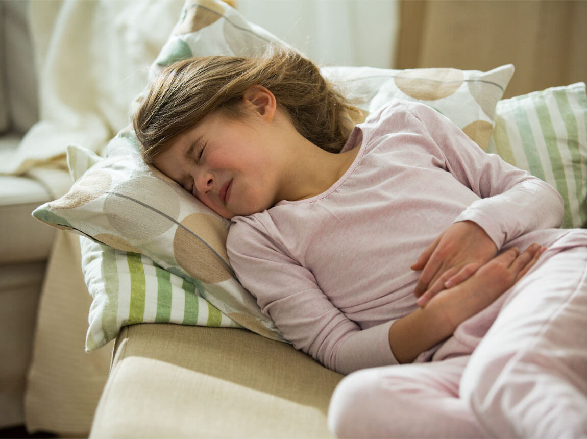 fetiță - dureri de burtă