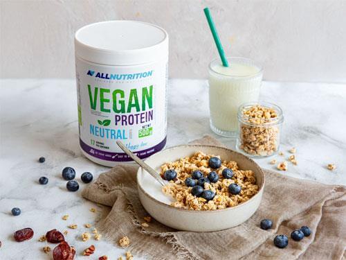 Rețetă pentru granola vegetariană cu afine și iaurt de cocos