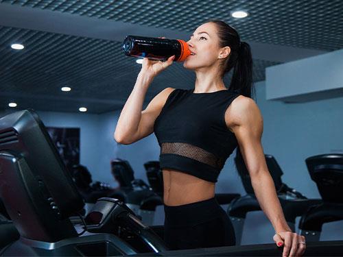 Câtă creatină pe zi? Ghid de dozare pentru persoanele active