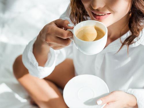 Cafea pe stomacul gol sau după micul dejun? Când să bei cafea?