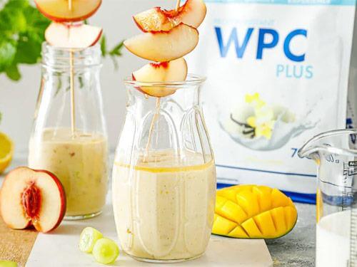 Shake proteic cu mango și nectarine