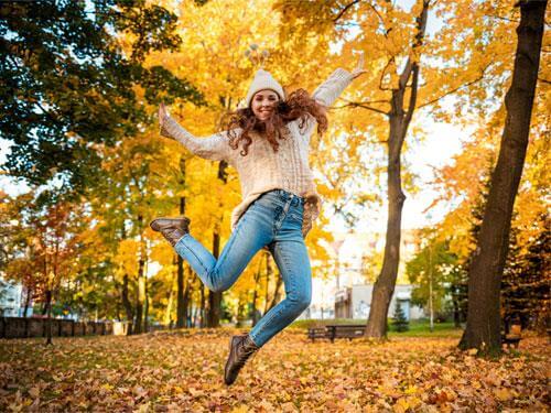 Cum să supraviețuiești toamnei și iernii fără răceli și infecții – un ghid practic