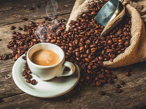 Câtă cofeină conțin cafeaua, ceaiul și Yerba Mate?