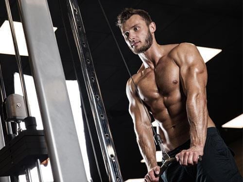 Ce exerciții cu gantere sunt bune pentru triceps?