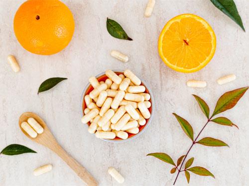 Vitamina C pe stomacul gol – este în regulă să o iei?