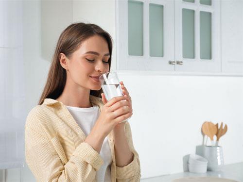 Câtă apă ar trebui să bei în fiecare zi? Cum poți să-ți menții corpul hidratat?