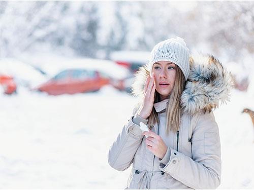 Cum să hidratezi și să îngrijești pielea în zilele reci?