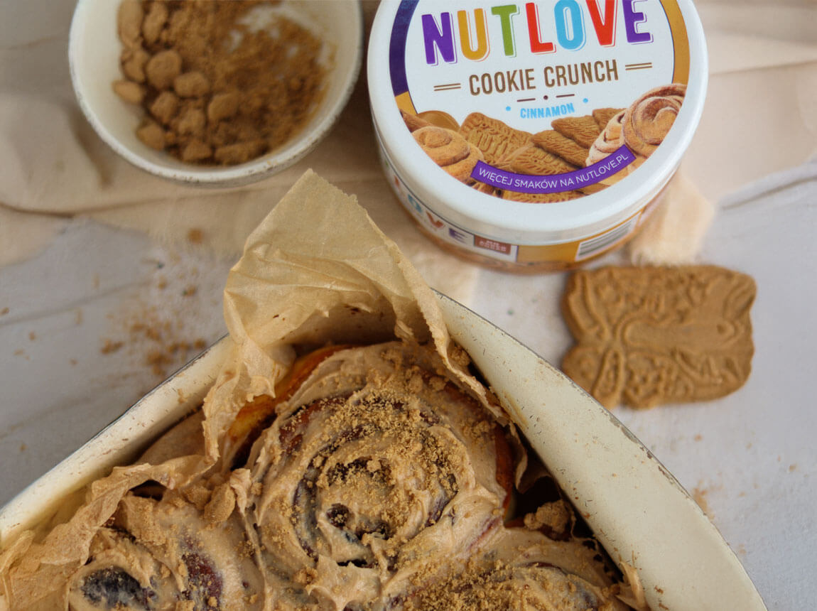 rulouri cu scorțișoară și cremă de biscuiți