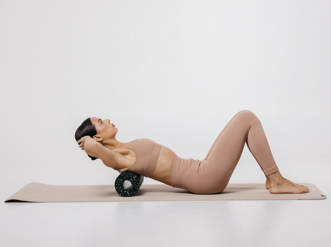 femeie - rolă de masaj 